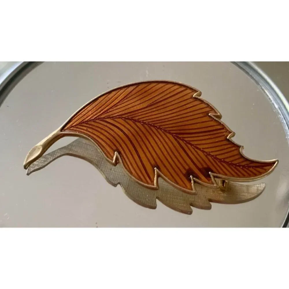 ‎Vintage gold fall leaf pin brooch